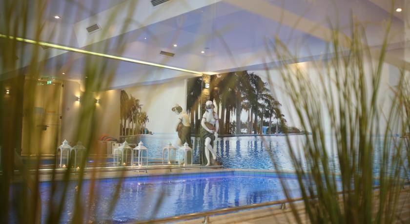 Hotel Grand &