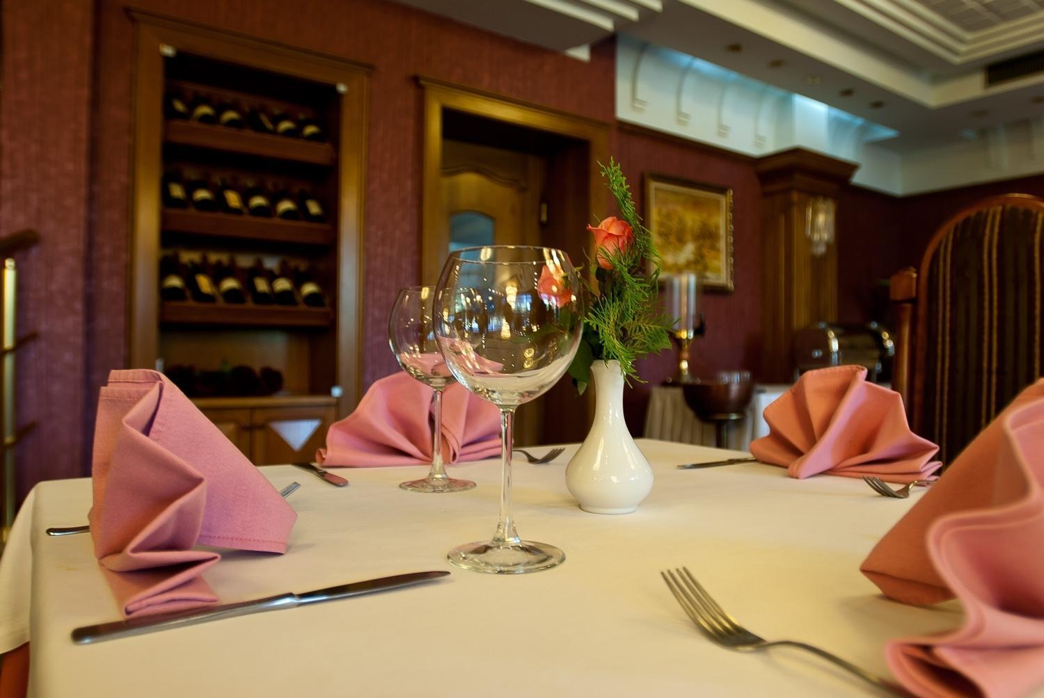 Hotel Grand &