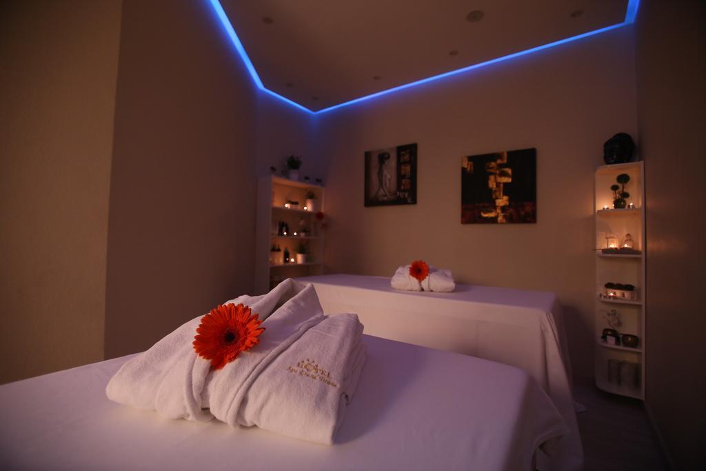 Hotel Grand & Tirana