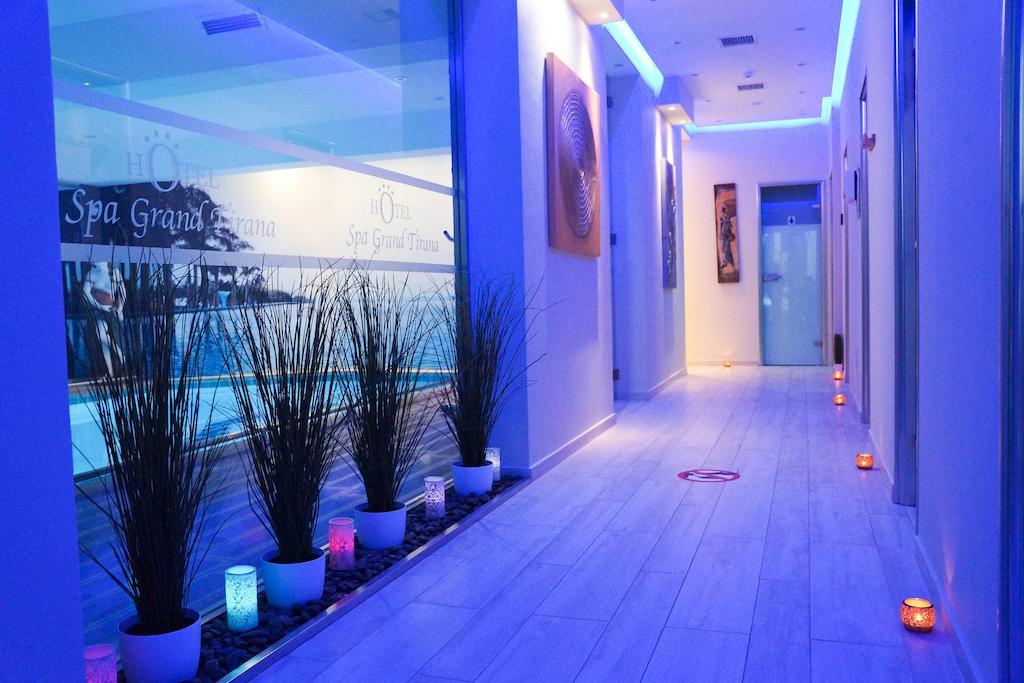 Hotel Grand &